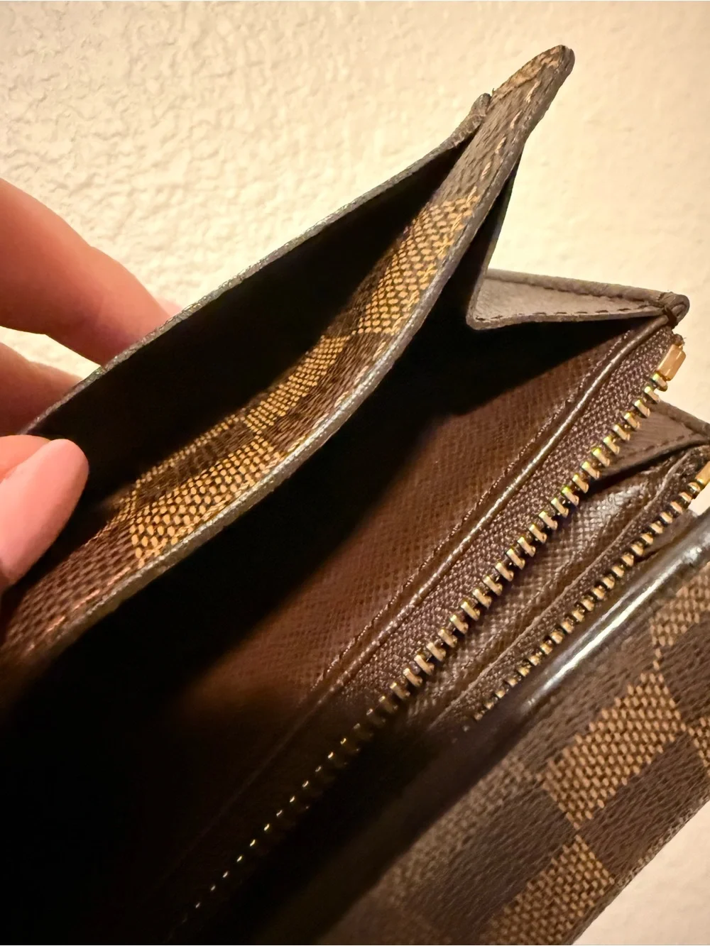 Louis Vuitton Sarah Wallet in Damier Ebene Canvas CA0036